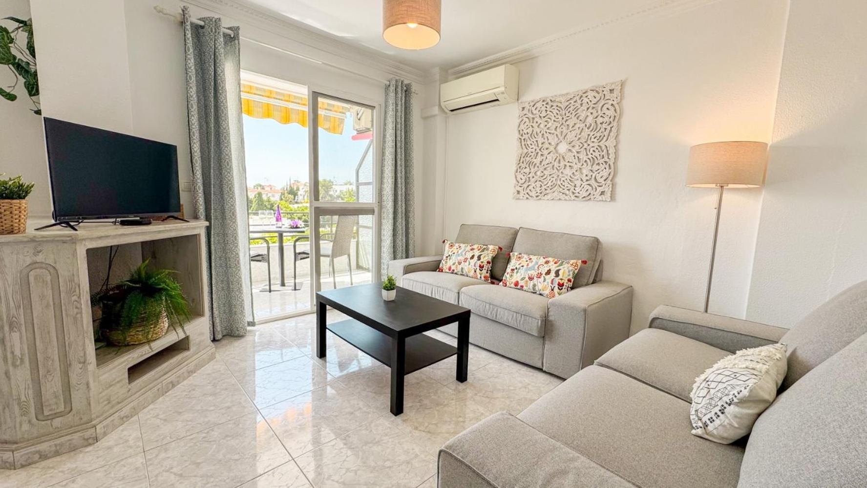 Hawaii 1st Floor Burriana, Apartament Nerja